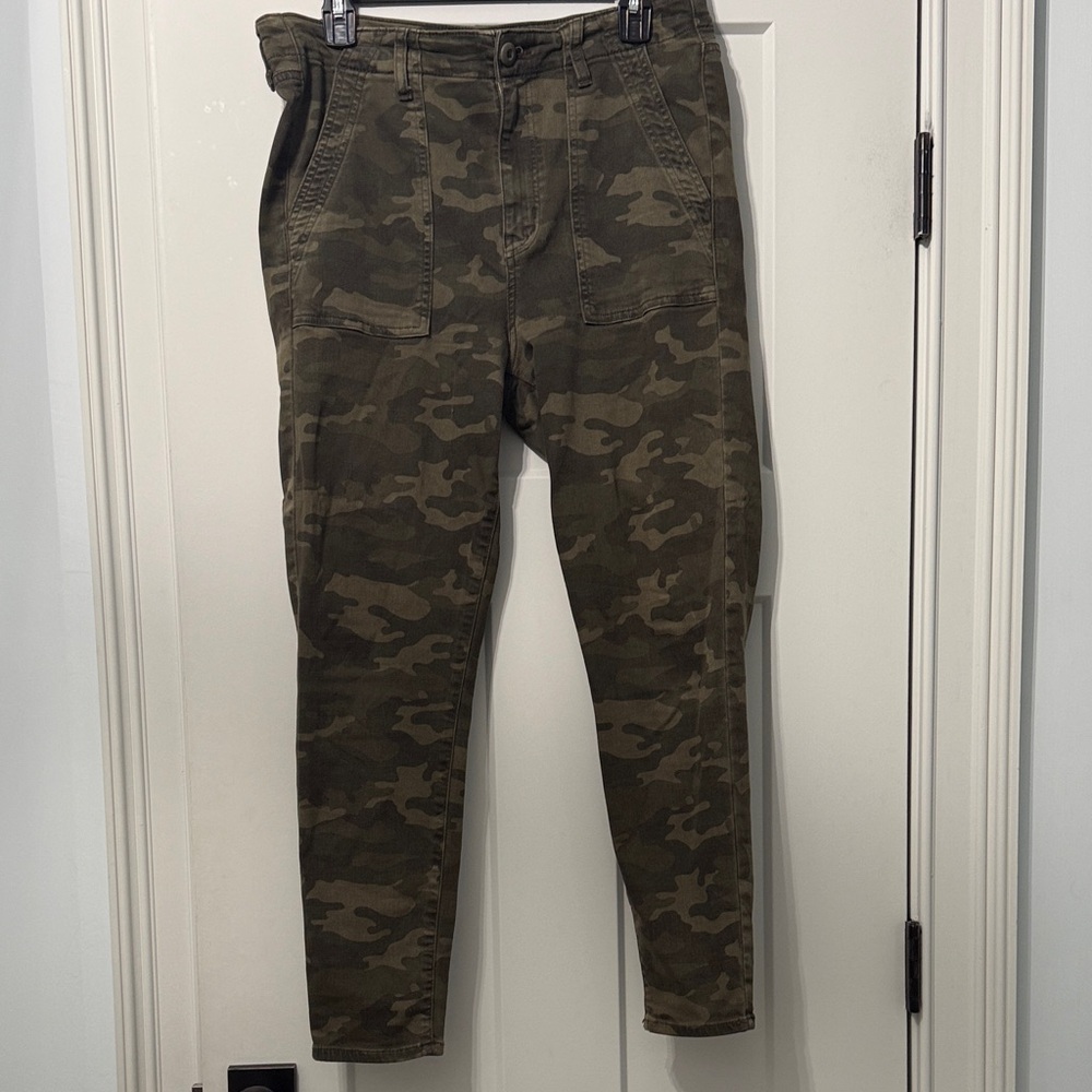 American Eagle Outfitters Khaki Pants